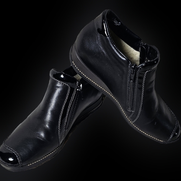 Rieker Daphne Black Leather Ankle Boots Booties Closed Toe Zip Entry 40 - Picture 1 of 11